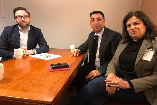 ملاقات اعضای گروهک تروریستی دمکرات با حزب لیبرال سوئد؛ نمایندگان دمکرات در سوئد: ایران قاچاقچیان اسلحه را می کشد!
